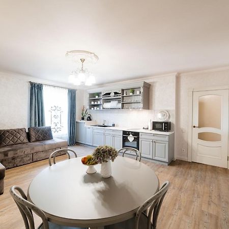 Lux Apartment On Duhnovicha Street .Free Parking. Ужгород Экстерьер фото