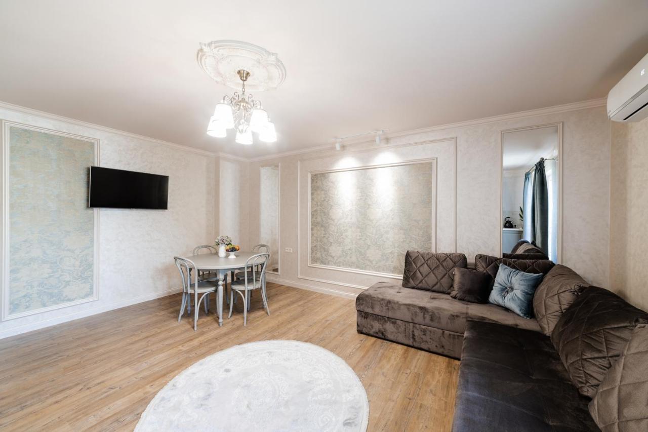 Lux Apartment On Duhnovicha Street .Free Parking. Ужгород Экстерьер фото