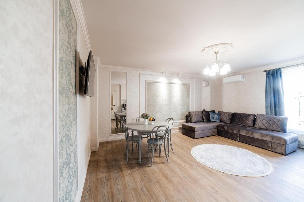Lux Apartment On Duhnovicha Street .Free Parking. Ужгород Экстерьер фото