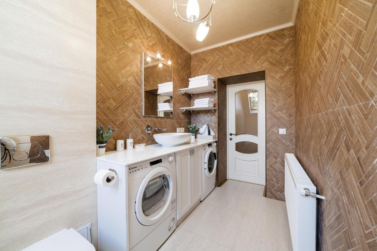 Lux Apartment On Duhnovicha Street .Free Parking. Ужгород Экстерьер фото