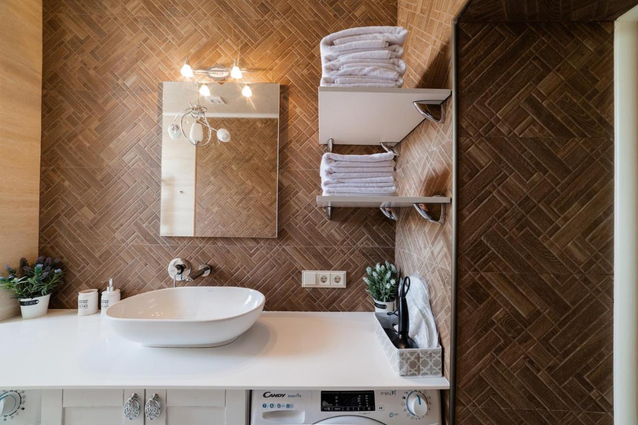 Lux Apartment On Duhnovicha Street .Free Parking. Ужгород Экстерьер фото
